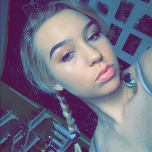 Meet your Posher, Carli